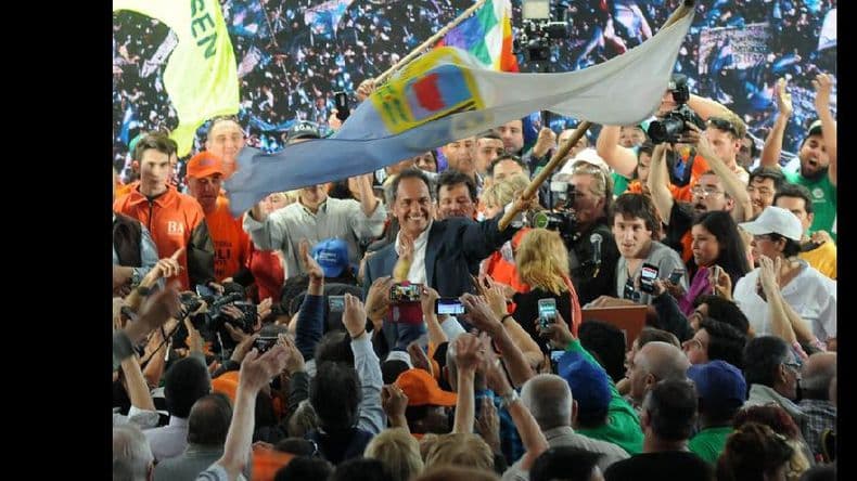 En el cierre de campaña Scioli convocó a la unidad de PJ a pesar de las diferencias