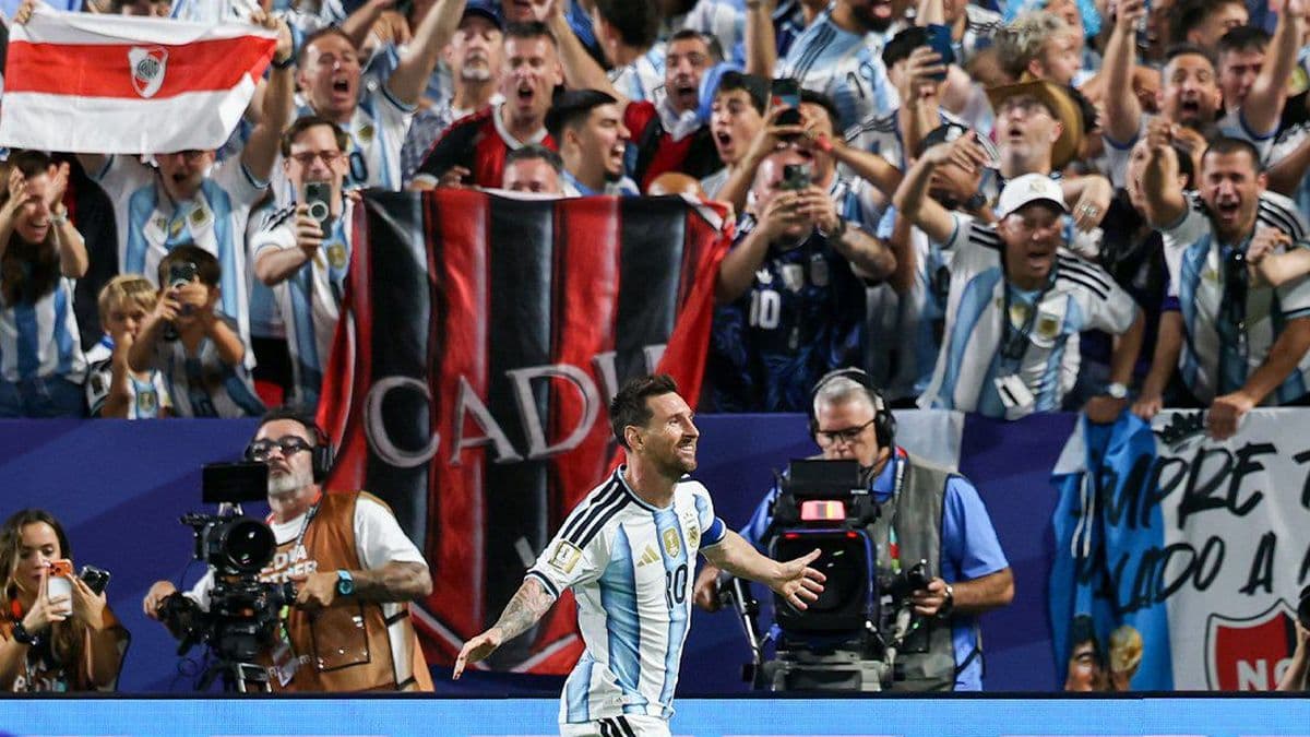 De Pergamino a Kansas: la bandera rojinegra que se coló en la historia de Messi