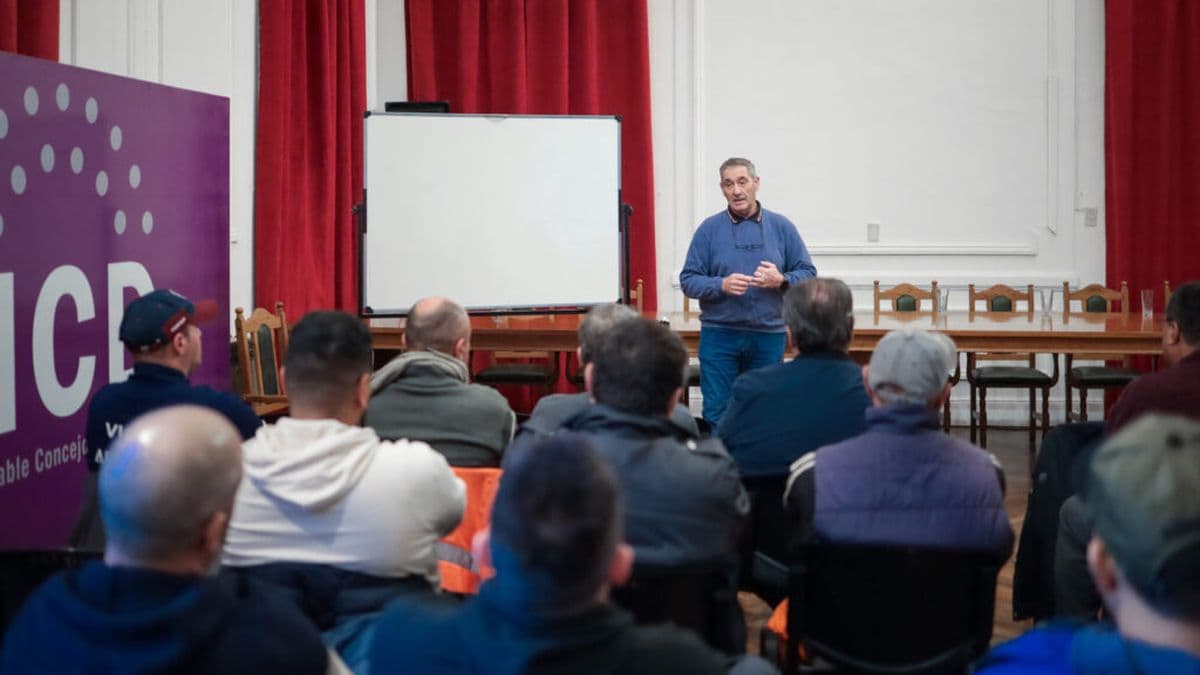 Pergamino capacita de maquinistas para mejorar el mantenimiento de caminos y la eficiencia vial