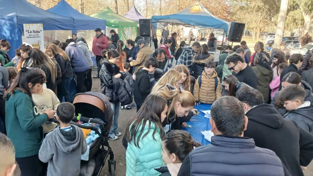San Pedro: Multitudinario intercambio de figuritas del Mundial 2026 volvió a reunir a familias