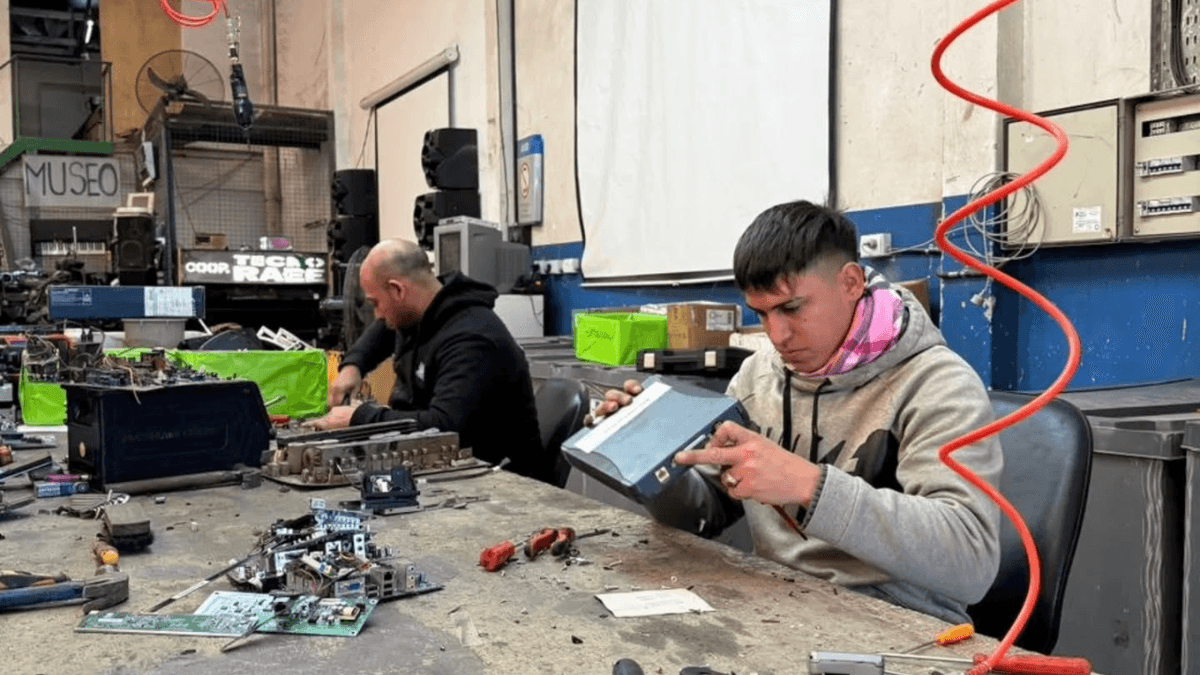 Reciclaje tecnológico en San Pedro: el proceso que da una segunda vida a miles de equipos