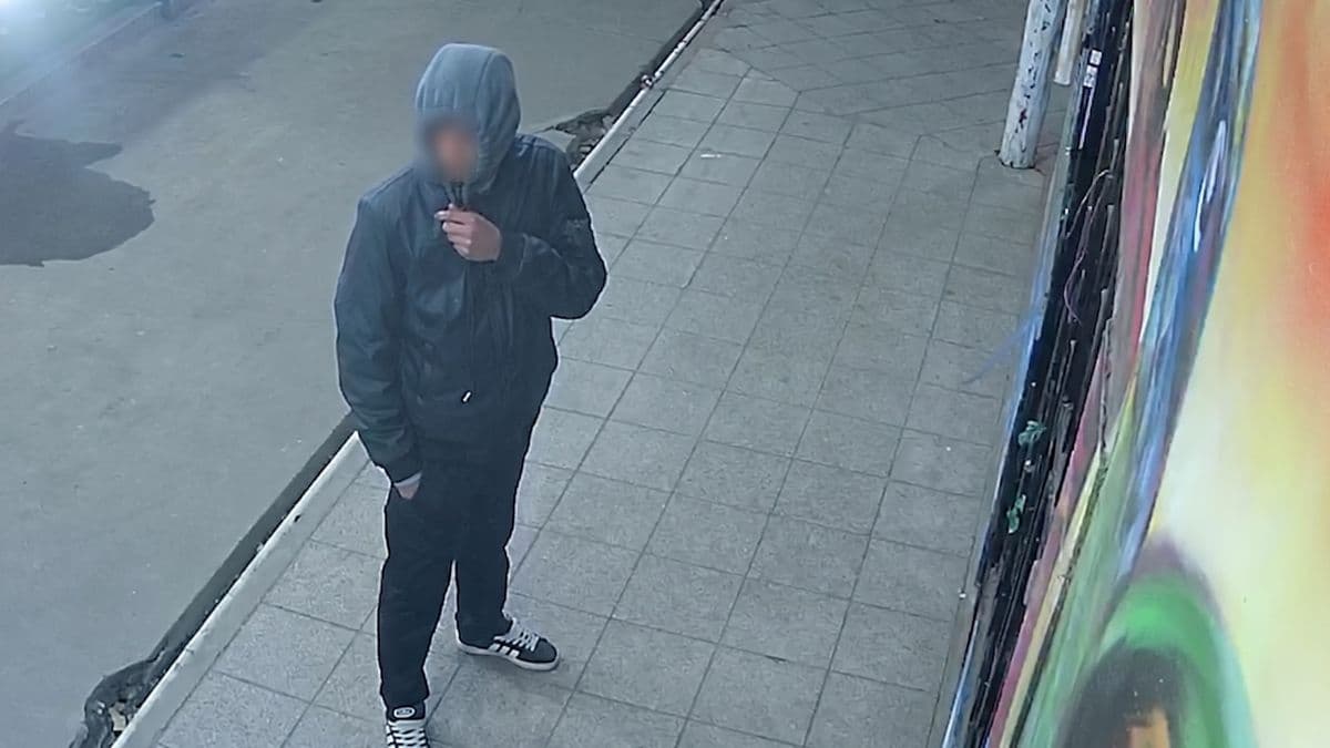 Rompieron la vidriera de un comercio y se llevaron juguetes, cámaras y accesorios