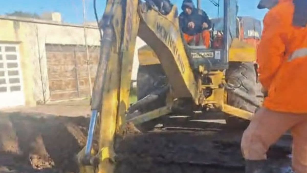 Repararon en la zona sur de Pergamino una cañería troncal de agua sin interrumpir el servicio