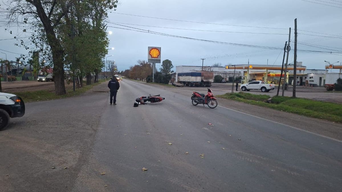 Un hombre sufrió lesiones leves al chocar dos motos en la ruta nacional 8 a la altura del Segundo Cruce