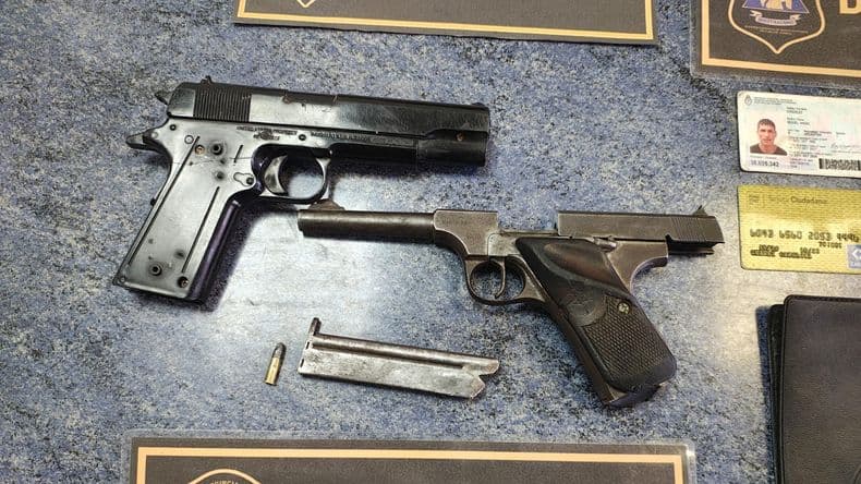 Desbarataron una banda involucrada en diez robos con armas en un comercio y a motociclistas en la calle