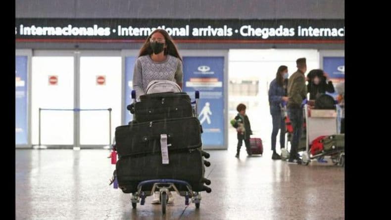Desde este viernes, argentinos vacunados con dos dosis no deberán aislarse al regresar al país