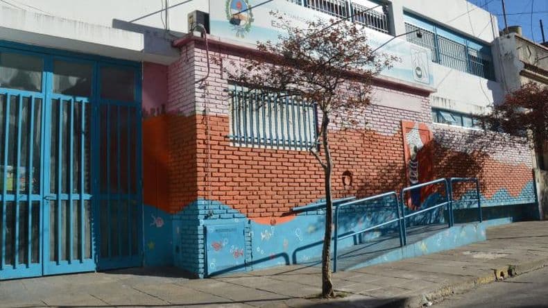 Advierten sobre falsos vendedores de rifas que involucran a la Escuela Nº 503