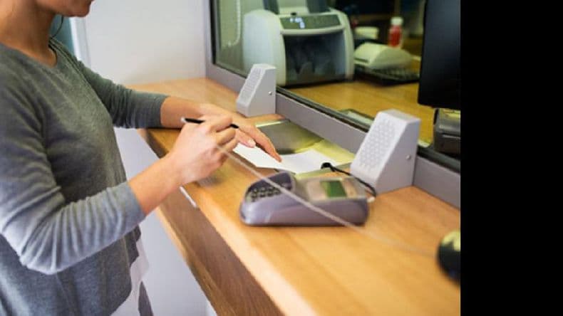 El lunes los bancos volverán al horario de 10:00 a 15:00