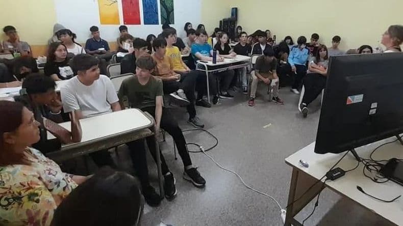 Dirección de la Mujer lleva adelante charlas sobre prevención y sensibilización