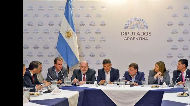 Economistas prevén que el país volverá a crecer en 2017