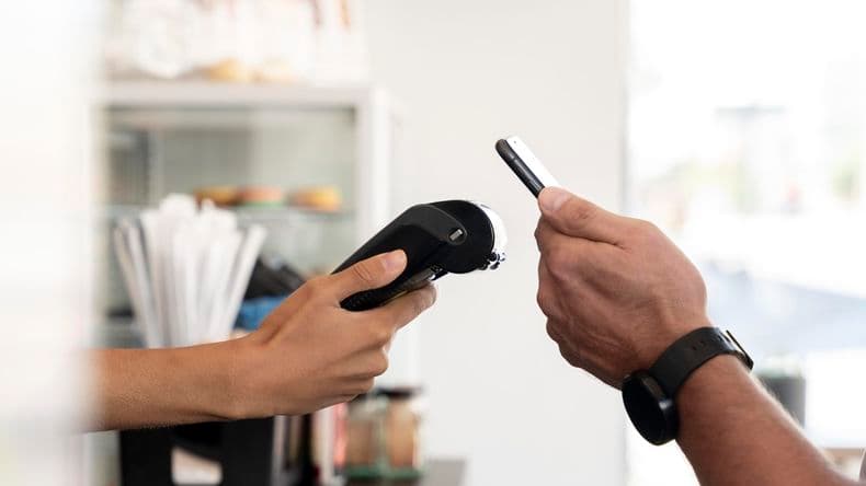 Sector gastronómico: las propinas digitales avanzan y prometen duplicar los ingresos de los empleados