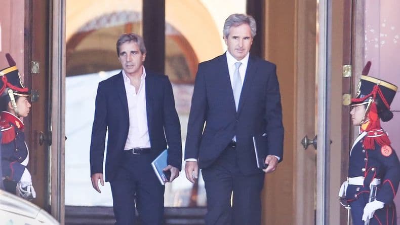 Con el blue arriba de $1300, el Gobierno mide la confianza del mercado y busca dar una señal sobre el dólar