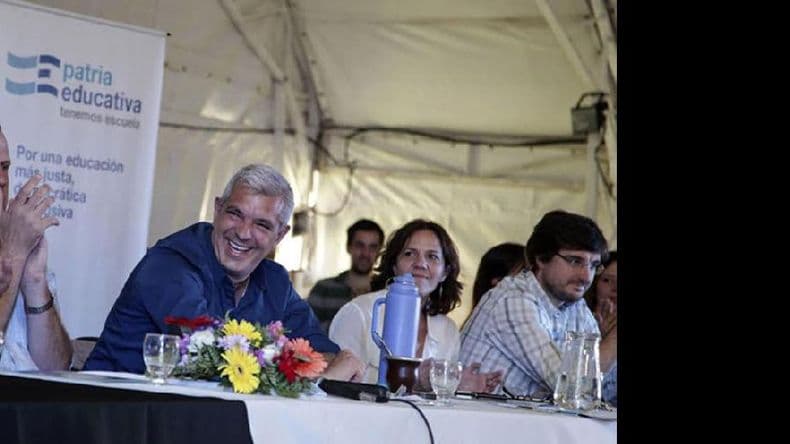 Julián Domínguez criticó a los que se acomodan “según sopla el viento”