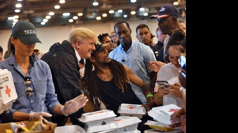 Trump viajó a Texas para reunirse con los afectados por Harvey