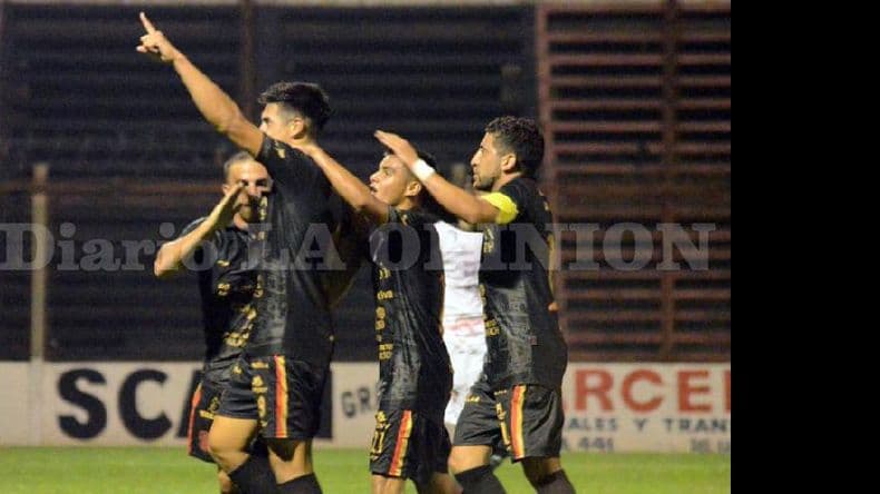 Cambia el chip: Douglas enfoca la atención en el duelo por la Copa