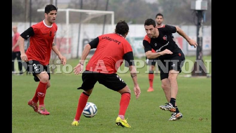 Douglas renueva las expectativas: hoy regresa a los entrenamientos