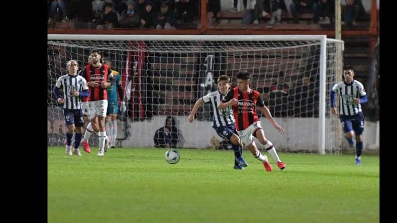 El puntero Douglas quiere continuar de racha: recibe a Sportivo Las Parejas
