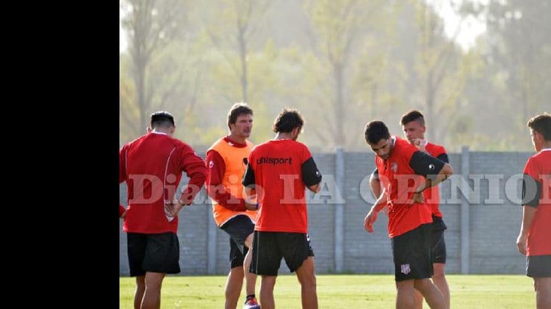 Douglas retomó el trabajo mientras espera el partido frente a Guaraní