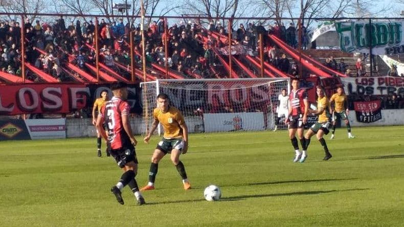 Douglas no pudo con Sportivo Belgrano y jugará la Reválida