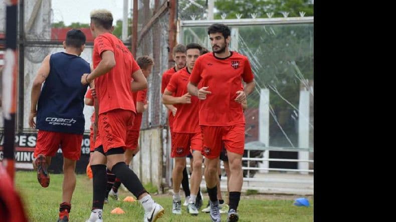Douglas comienza su cuarta semana de pretemporada a la espera de definiciones