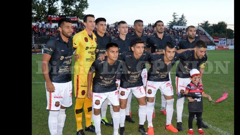 Douglas ante Las Parejas en un choque bisagra para la Reválida