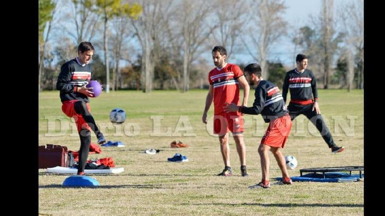 Douglas se prepara para su primer duelo oficial en la era Sergio Lippi