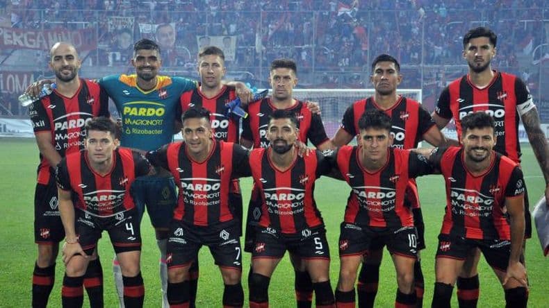 Douglas viajará esta tarde a Buenos Aires enfocado en lograr el ascenso ante San Miguel