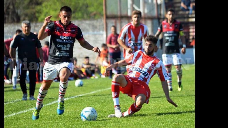 Douglas empató en su debut de local ante Atlético Paraná