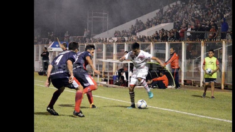 No encuentra la brújula: Douglas y un punto de local con gusto a poco