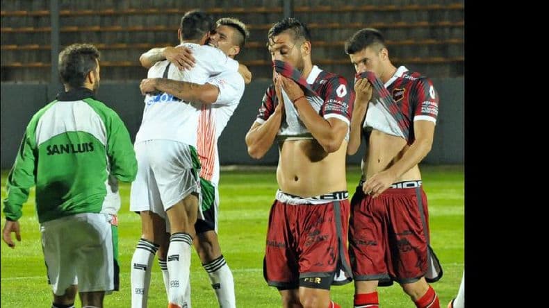 Douglas no pudo aguantar el empate en San Luis: perdió 2 a 1 con Estudiantes