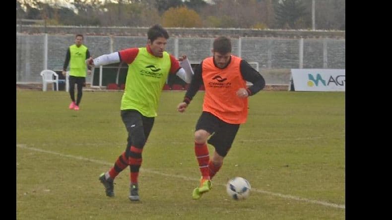Lencina comienza a definir los once con todos los jugadores a disposición