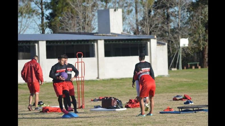 Los jugadores de Douglas retomaron los entrenamientos tras el día de paro