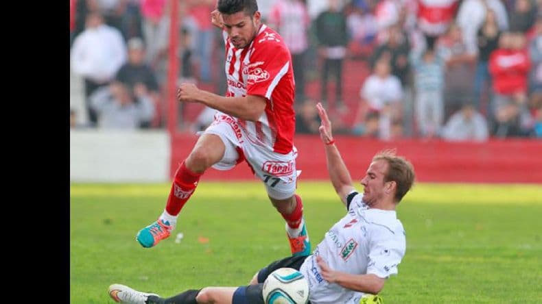 Douglas tuvo su práctica de fútbol: De la Riva mantiene algunas dudas