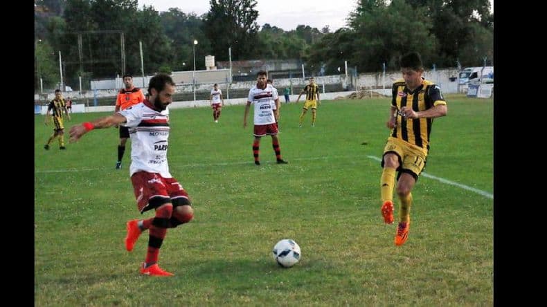 Douglas cerró el año con un empate en su visita a Santamarina de Tandil