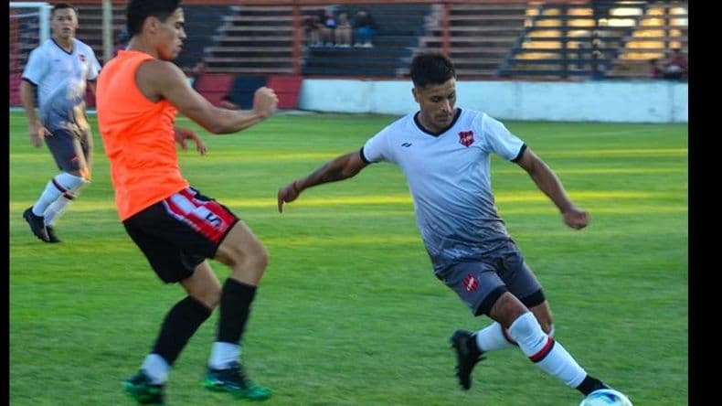 Douglas jugó su tercer amistoso: derrotó a Paraná de San Pedro en el "Miguel Morales"
