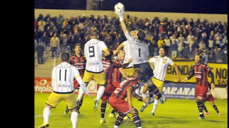 Douglas logró un empate en Tandil que que le sirve para recuperar la confianza