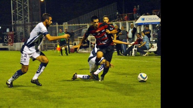 Douglas y un partido clave mañana en Puerto Madryn