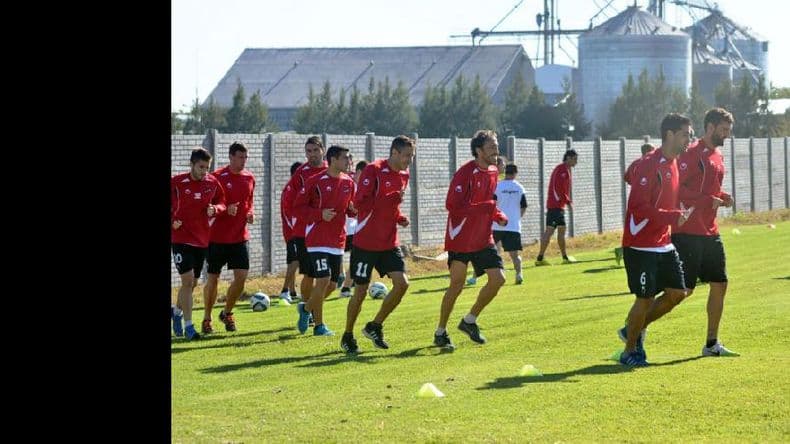 Douglas retomó el trabajo buscando iniciar la recuperación en el torneo