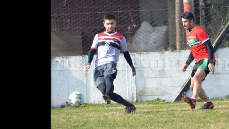 Douglas juega un amistoso frente a Sportivo Bombal