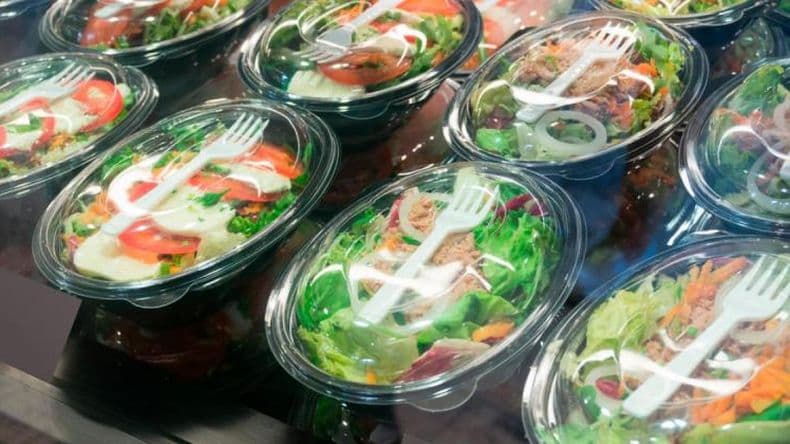 Ahora están "bajo la lupa" la elaboración de ensaladas de frutas y bandejas con verduras
