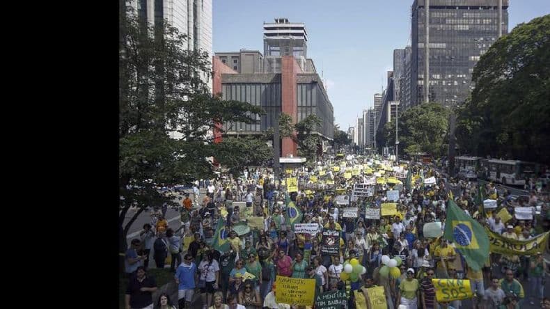 El escándalo de coimas en Brasil va “más allá” de Petrobras