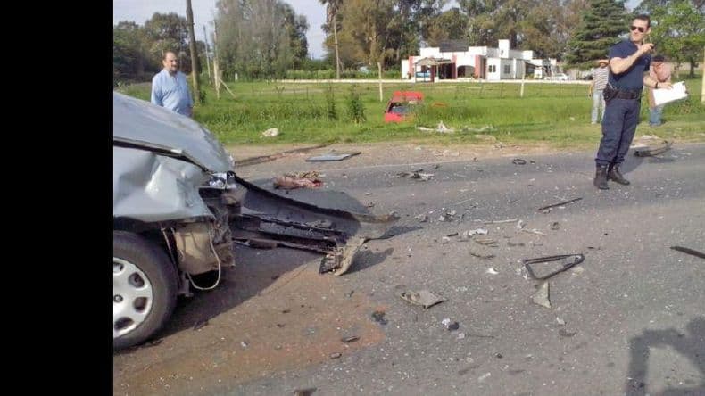 Acceso peligroso: chocaron un auto y un utilitario en ruta Nº 32 y Juan Manuel de Rosas