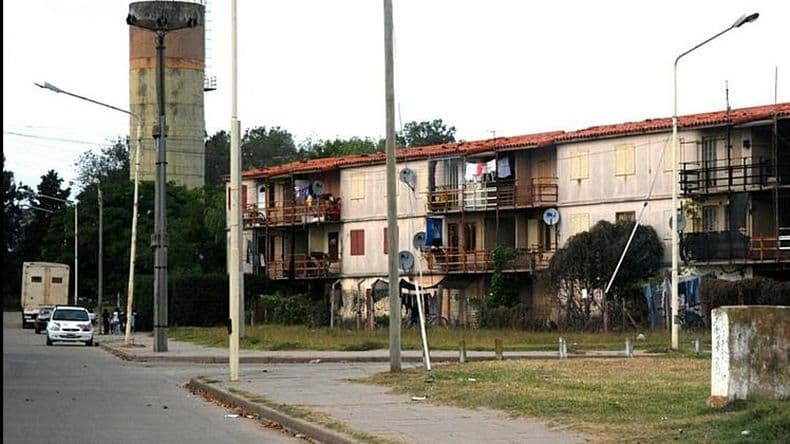 Una adolescente de 15 años denunció que la agredieron brutalmente con un caño de gas