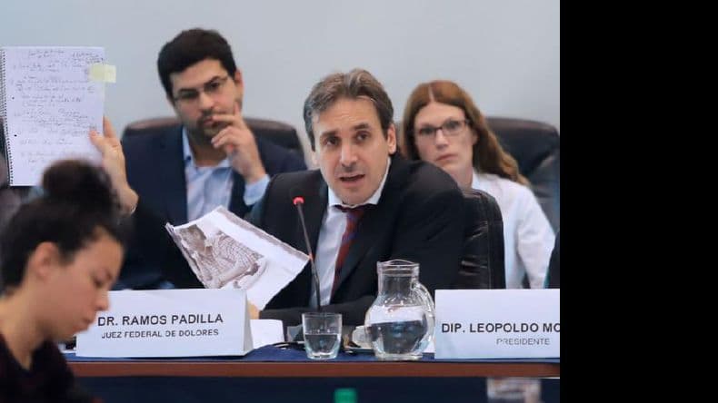 En el congreso, Ramos Padilla dijo que está investigando “una red de espionaje ilegal”