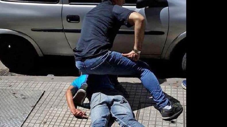 Vecinos redujeron a un sujeto que intentó asaltar a un joven