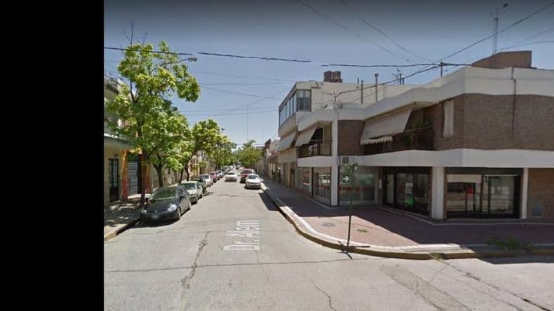 Dos sujetos armados y encapuchados asaltaron una casa de comidas
