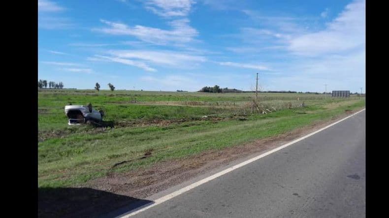 Volcó un auto en la ruta Nº 8 en cercanías de Urquiza