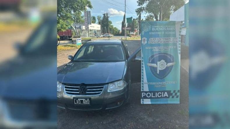 Procesaron a una joven que conducía un auto robado en la ruta 8