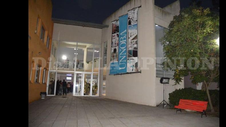 En la Unnoba se instaló el Banco Rojo en memoria de las víctimas de femicidio