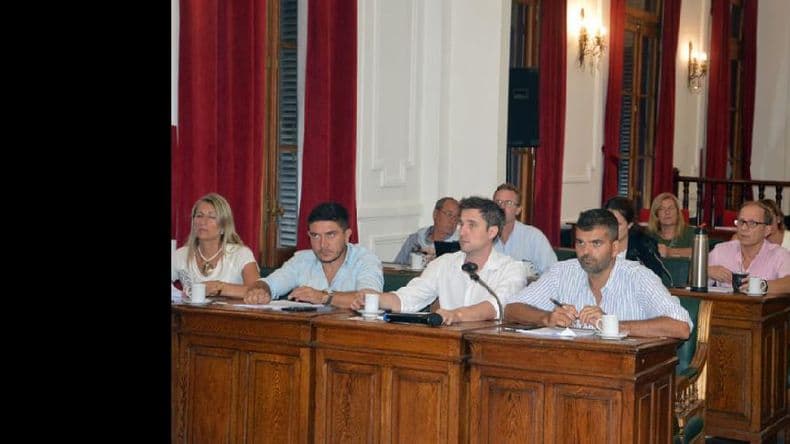 Concejales oficialistas repudian el “uso político” de la vacuna y llaman a un replanteo
